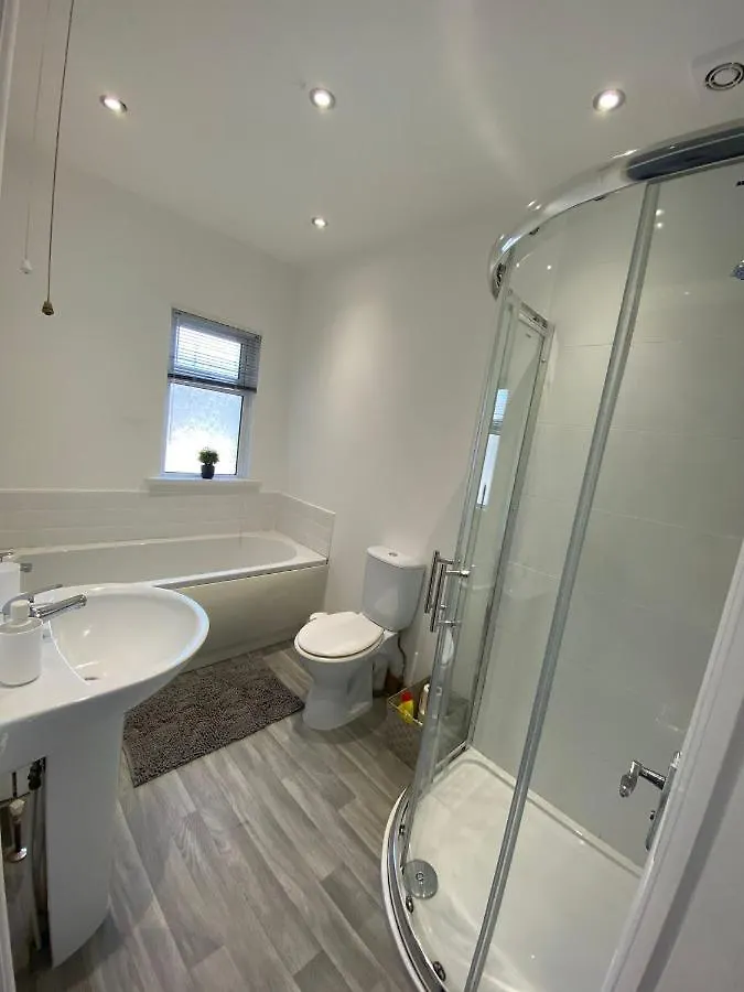 Modern Two Bedroom House Close To City Centre Belfast 0*,