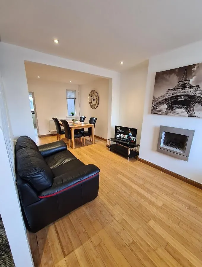 Modern Two Bedroom House Close To City Centre Belfast